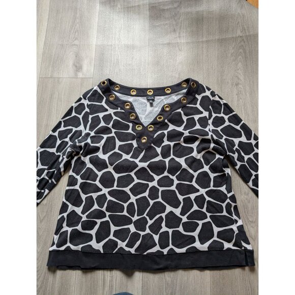 Rafaella XL Giraffe Print Top With V-Neck & Gold Grommets - Picture 3 of 6